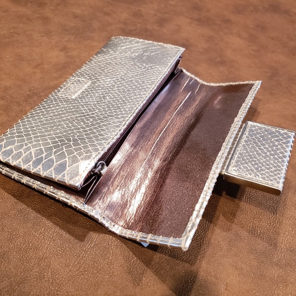 CALVIN KLEIN CLUTCH--NWT!!! - Picture 3 of 4